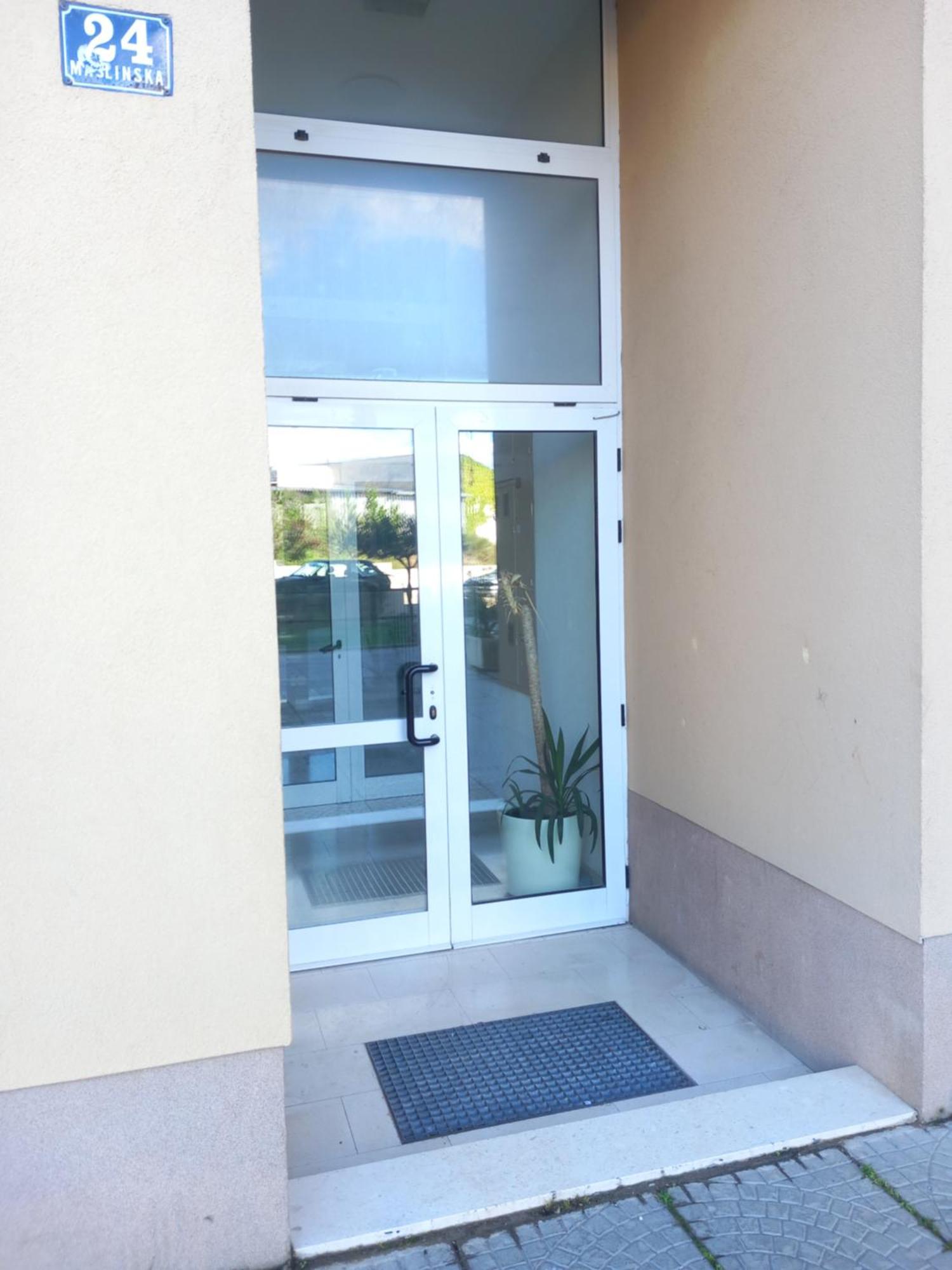 Apartment Harmony - Pleasant And Comfortable Place With A Balcony And A Secured Garage Split Exterior photo